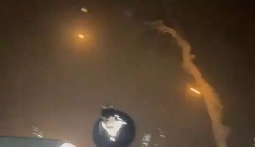 ईरान और इजरायल के बीच भीषण युद्ध जारी, एयरपोर्ट तबाह ईरान और इजरायल के बीच भीषण युद्ध जारी, एयरपोर्ट तबाह