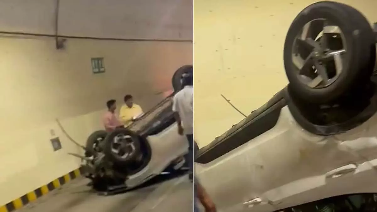 Mumbai : फ़ूड इंस्पेक्टर की कार सुरंग में पलटी, ड्राइवर बाल-बाल बचा Mumbai : फ़ूड इंस्पेक्टर की कार सुरंग में पलटी, ड्राइवर बाल-बाल बचा