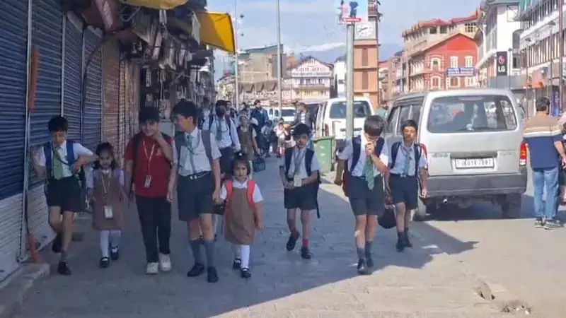 भीषण गर्मी के कारण स्कूल समय में कटौती की मांग भीषण गर्मी के कारण स्कूल समय में कटौती की मांग