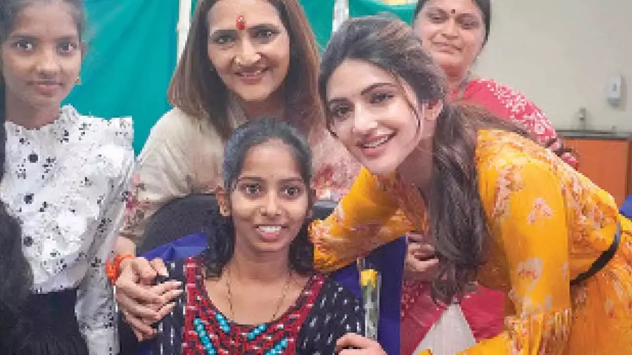 श्रीलीला ने ‘स्पर्श के संरक्षक’ पहल की शुरुआत की श्रीलीला ने ‘स्पर्श के संरक्षक’ पहल की शुरुआत की