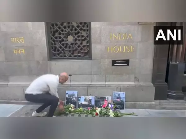 London: अहमदाबाद विमान दुर्घटना में मारे गए लोगों को भारतीय समुदाय ने श्रद्धांजलि दी London: अहमदाबाद विमान दुर्घटना में मारे गए लोगों को भारतीय समुदाय ने श्रद्धांजलि दी