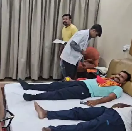 पटना: वर्ल्ड ब्लड डोनर डे पर आईएएस भवन में रक्तदान शिविर का आयोजन पटना: वर्ल्ड ब्लड डोनर डे पर आईएएस भवन में रक्तदान शिविर का आयोजन