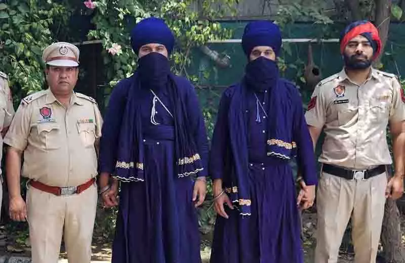 Social Media इन्फ्लुएंसर कमल कौर भाभी की हत्या के आरोप में दो निहंग गिरफ्तार Social Media इन्फ्लुएंसर कमल कौर भाभी की हत्या के आरोप में दो निहंग गिरफ्तार