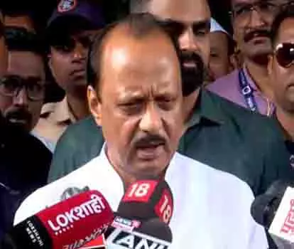 AI-171 हादसे पर बयानबाज़ी: अजित पवार बोले – हर कोई अपनी तरह से कर रहा है व्याख्या AI-171 हादसे पर बयानबाज़ी: अजित पवार बोले – हर कोई अपनी तरह से कर रहा है व्याख्या