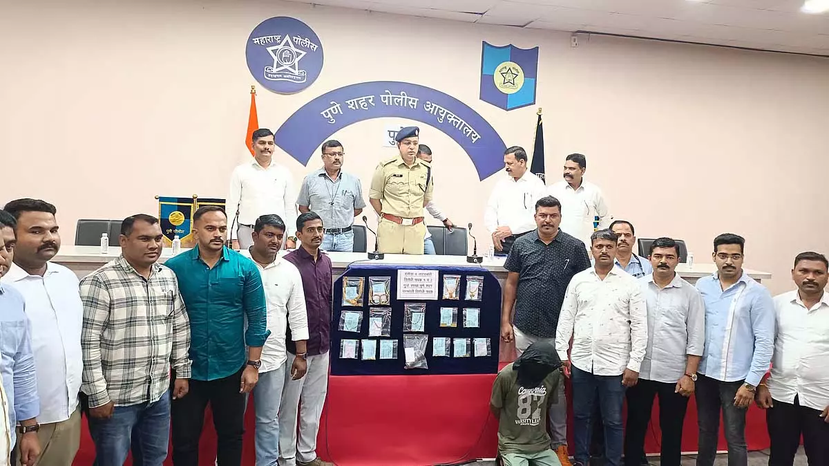 Pune : मगरपट्टा शहर में अपार्टमेंट में चोरी के आरोप में पूर्व एक्स-रे तकनीशियन गिरफ्तार Pune : मगरपट्टा शहर में अपार्टमेंट में चोरी के आरोप में पूर्व एक्स-रे तकनीशियन गिरफ्तार