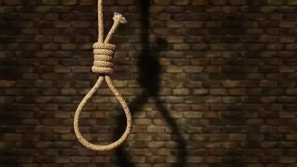 डिंडोरी में महिला और उसके दो बच्चों के हाथ-पैर बंधे हुए शव फंदे से लटके मिले डिंडोरी में महिला और उसके दो बच्चों के हाथ-पैर बंधे हुए शव फंदे से लटके मिले