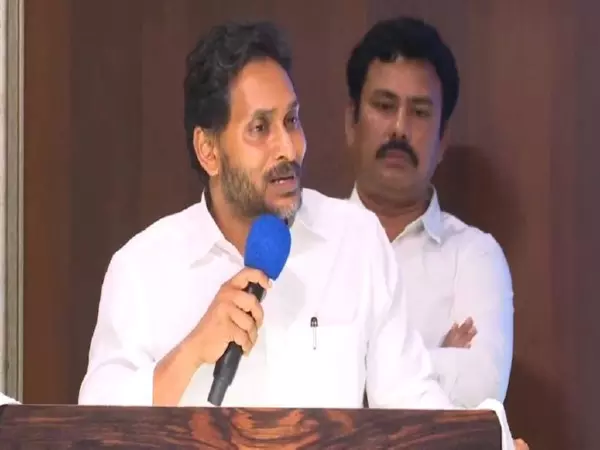 जगन ने आंध्र के CM पर प्रकाशम में तंबाकू किसानों की बैठक को बाधित करने की साजिश रचने का आरोप लगाया जगन ने आंध्र के CM पर प्रकाशम में तंबाकू किसानों की बैठक को बाधित करने की साजिश रचने का आरोप लगाया