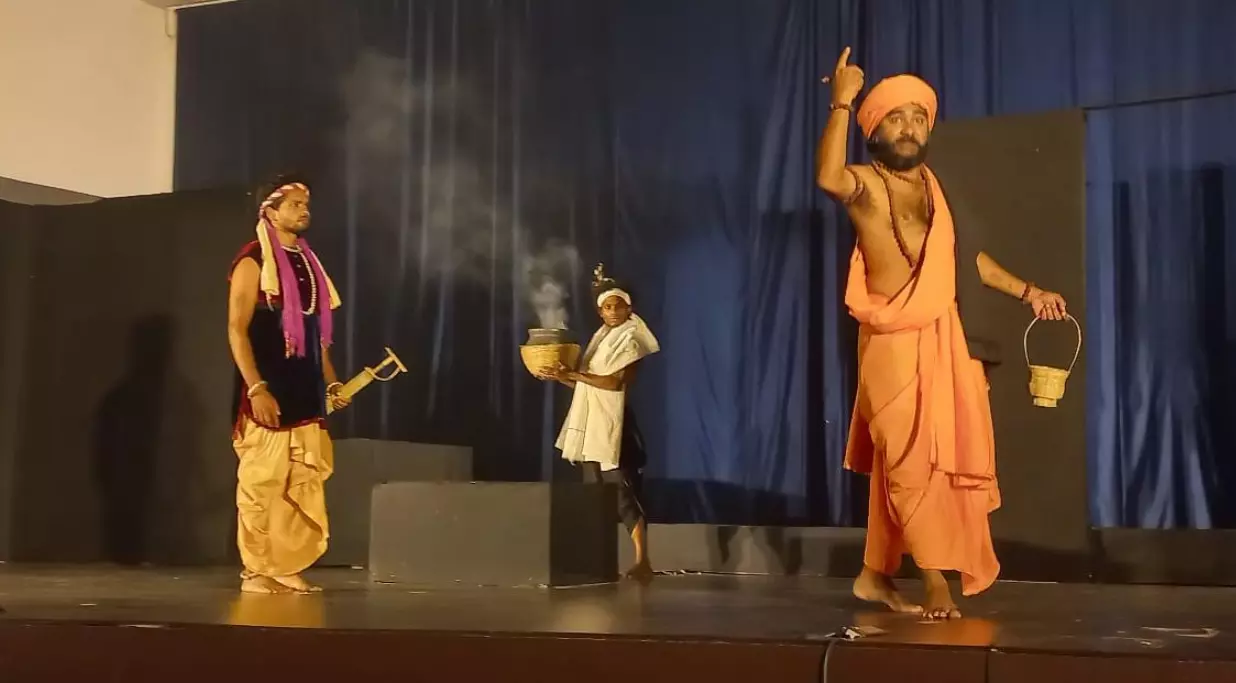 राजा नहीं संन्यासी का मान होता है छत्तीसगढ़ में राजा नहीं संन्यासी का मान होता है छत्तीसगढ़ में
