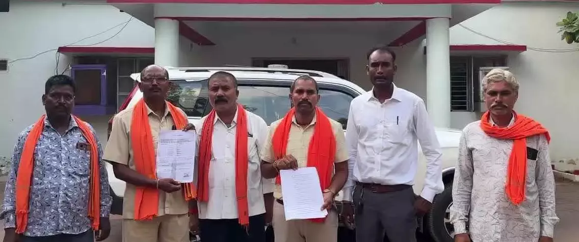 सरपंच ने जारी किया तालिबानी फरमान, एसपी के पास पहुंचे 7 परिवार सरपंच ने जारी किया तालिबानी फरमान, एसपी के पास पहुंचे 7 परिवार