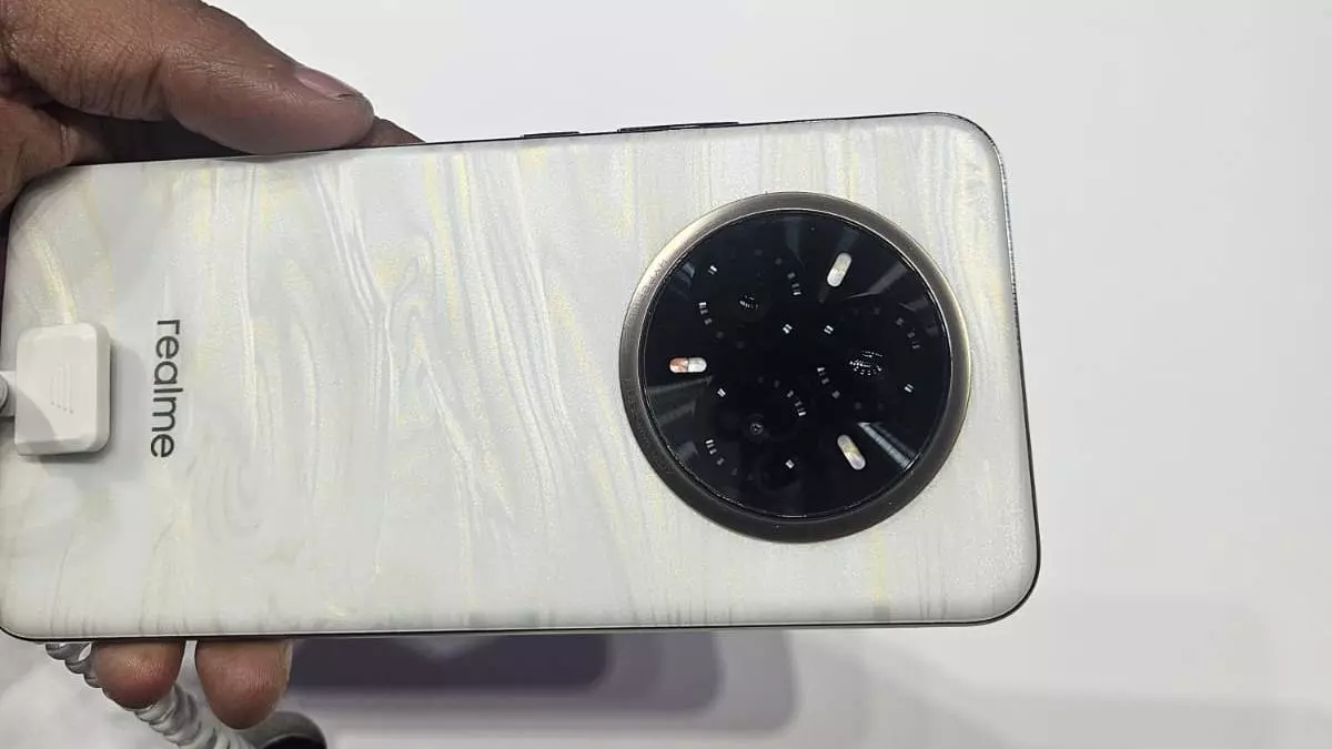 50MP AI कैमरा, 256GB स्टोरेज और 6000mAh बैटरी के साथ आया Real me का ये स्मार्टफोन 50MP AI कैमरा, 256GB स्टोरेज और 6000mAh बैटरी के साथ आया Real me का ये स्मार्टफोन