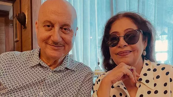 किरण के जन्मदिन पर अनुपम का प्यार छलका – कहा ‘तुम मेरी ताकत हो’ किरण के जन्मदिन पर अनुपम का प्यार छलका – कहा ‘तुम मेरी ताकत हो’
