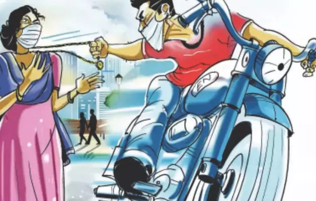 Jaipur: मार्केट में शॉपिंग कर रही महिला से सोने की चेन छीनी, बाइक सवार लुटेरे फरार Jaipur: मार्केट में शॉपिंग कर रही महिला से सोने की चेन छीनी, बाइक सवार लुटेरे फरार