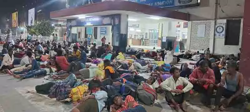 Jalandhar: धान के सीजन के लिए मजदूर आने से किसान राहत में Jalandhar: धान के सीजन के लिए मजदूर आने से किसान राहत में