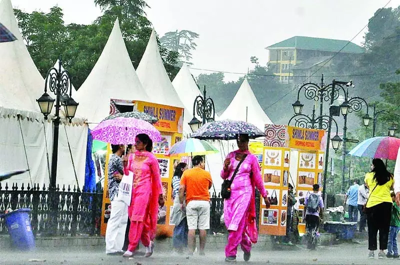 जलती-चुभती गर्मी पर बरसी राहत की बौछारें जलती-चुभती गर्मी पर बरसी राहत की बौछारें