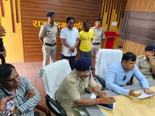 सेटिंग करने की बात कर रहे थाना प्रभारी का ऑडियो वायरल, गोलीकांड से जुड़ा है मामला सेटिंग करने की बात कर रहे थाना प्रभारी का ऑडियो वायरल, गोलीकांड से जुड़ा है मामला
