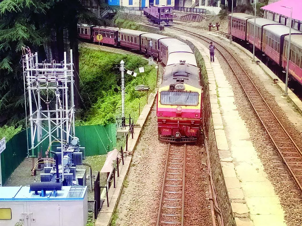 शिमला में 13 दिन बाद गूंजी छुक-छुक की आवाज शिमला में 13 दिन बाद गूंजी छुक-छुक की आवाज