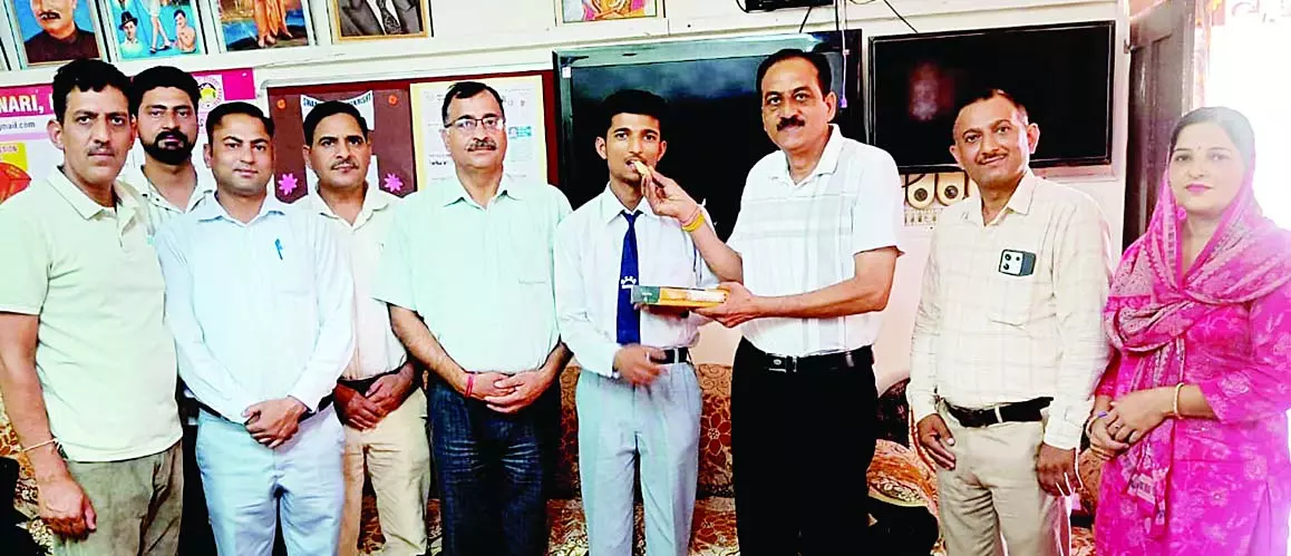 इंस्पायर अवॉर्ड में चमका घनारी का वंश इंस्पायर अवॉर्ड में चमका घनारी का वंश