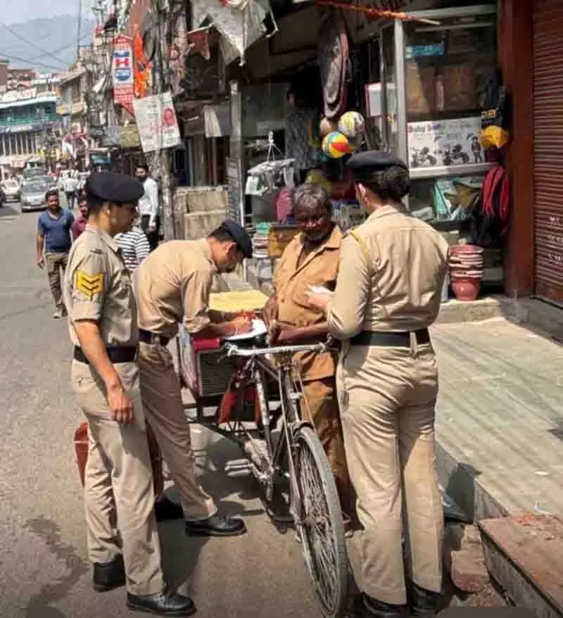 Solan police द्वारा प्रवासी सत्यापन अभियान Solan police द्वारा प्रवासी सत्यापन अभियान