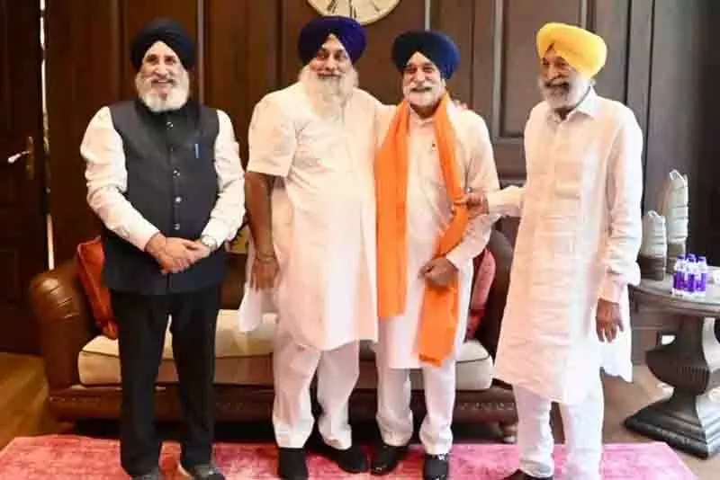 बागी नेता सिकंदर सिंह मलूका फिर से शिरोमणि Akali Dal में शामिल हो गए बागी नेता सिकंदर सिंह मलूका फिर से शिरोमणि Akali Dal में शामिल हो गए