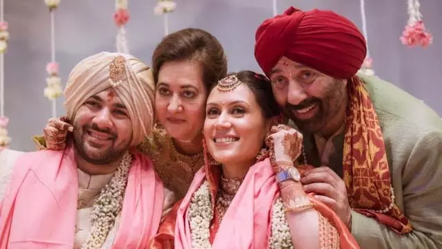 रणदीप की मां ने जताया भरोसा, नया सदस्य लाया देओल परिवार में सौभाग्य रणदीप की मां ने जताया भरोसा, नया सदस्य लाया देओल परिवार में सौभाग्य