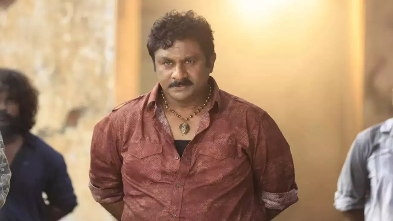 क्राइम थ्रिलर ‘गेडेला राजू’ का फर्स्ट लुक जारी क्राइम थ्रिलर ‘गेडेला राजू’ का फर्स्ट लुक जारी