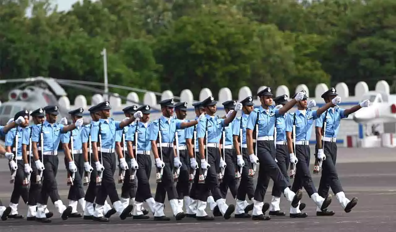 Air Force अकादमी स्नातक परेड, 254 कैडेटों को फ्लाइंग ऑफिसर के रूप में कमीशन दिया Air Force अकादमी स्नातक परेड, 254 कैडेटों को फ्लाइंग ऑफिसर के रूप में कमीशन दिया