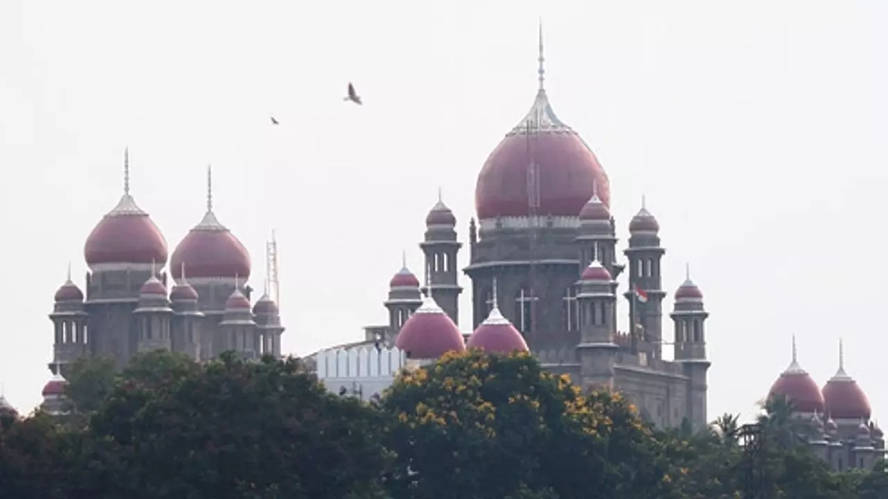 Telangana HC ने स्थगन याचिका दायर करने में देरी पर सवाल उठाए Telangana HC ने स्थगन याचिका दायर करने में देरी पर सवाल उठाए