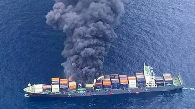 Kerala: कोल्लम तट पर वान हाई 503 कंटेनर की संभावित पहुंच, तटरक्षक सतर्क Kerala: कोल्लम तट पर वान हाई 503 कंटेनर की संभावित पहुंच, तटरक्षक सतर्क