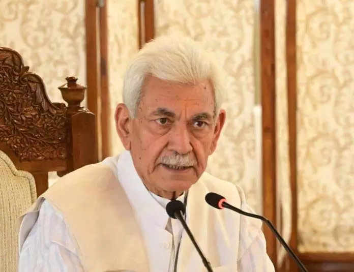 LG ने शांतिपूर्ण अमरनाथ यात्रा के लिए हितधारकों के बीच निर्बाध समन्वय पर जोर दिया LG ने शांतिपूर्ण अमरनाथ यात्रा के लिए हितधारकों के बीच निर्बाध समन्वय पर जोर दिया