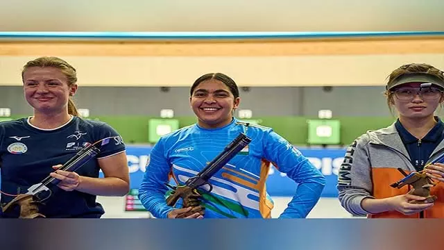 भारतीय निशानेबाज सुरुचि सिंह ने रचा इतिहास, जीता विश्व कप स्वर्ण पदक भारतीय निशानेबाज सुरुचि सिंह ने रचा इतिहास, जीता विश्व कप स्वर्ण पदक