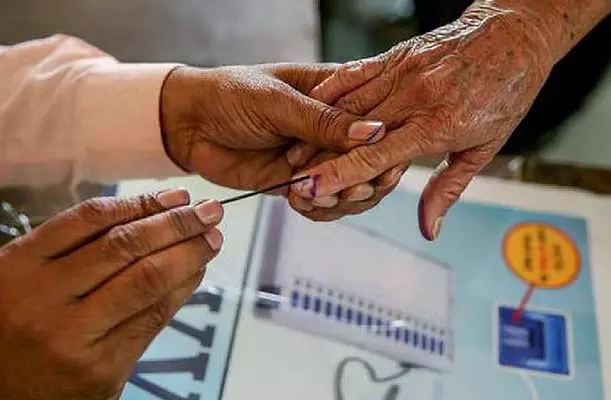 आयोग ने 2026 के चुनावों के लिए कालीगंज में सुरक्षा अभ्यास की योजना बनाई आयोग ने 2026 के चुनावों के लिए कालीगंज में सुरक्षा अभ्यास की योजना बनाई