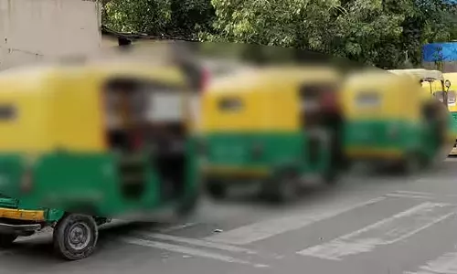 ऑटो वाले की चालाकी, किशोर की जिंदगी को बिगड़ने से बचाया ऑटो वाले की चालाकी, किशोर की जिंदगी को बिगड़ने से बचाया