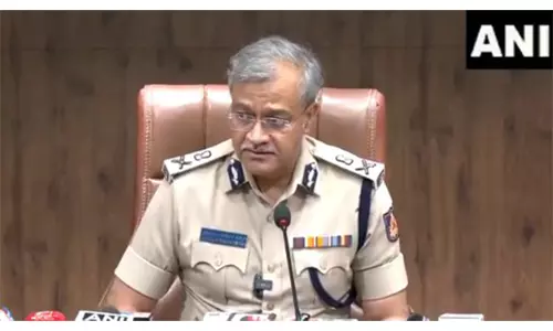 Bengaluru: 10 करोड़ रुपये की कीमत की ड्रग्स के साथ विदेशी नागरिक गिरफ्तार Bengaluru: 10 करोड़ रुपये की कीमत की ड्रग्स के साथ विदेशी नागरिक गिरफ्तार