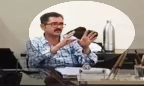 अधिकारी की हरकत से शिक्षा विभाग की हो रही फजीहत