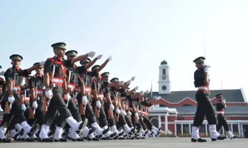 ऐतिहासिक पलों का गवाह बना आईएमए, श्रीलंकाई सेना प्रमुख ने ली पासिंग आउट परेड की सलामी ऐतिहासिक पलों का गवाह बना आईएमए, श्रीलंकाई सेना प्रमुख ने ली पासिंग आउट परेड की सलामी