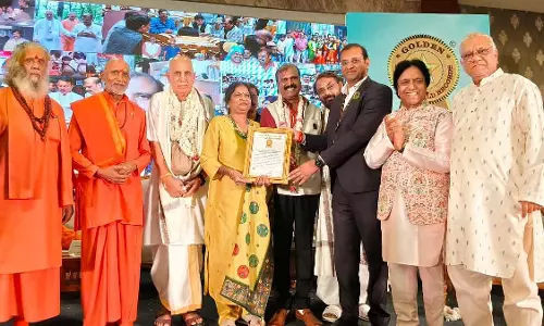 Indore: एक व्यक्ति को 11,280 लावारिस शवों का अंतिम संस्कार करने के लिए सम्मानित किया गया