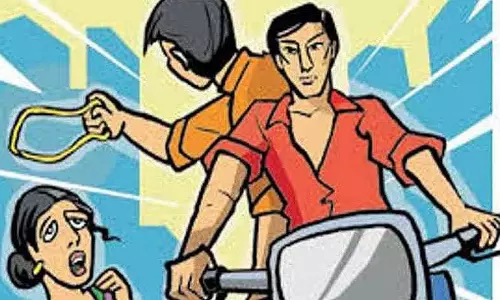 Indore : स्नैचर पकड़े गए, सोने की चेन बरामद; दो खरीदार भी पकड़े गए