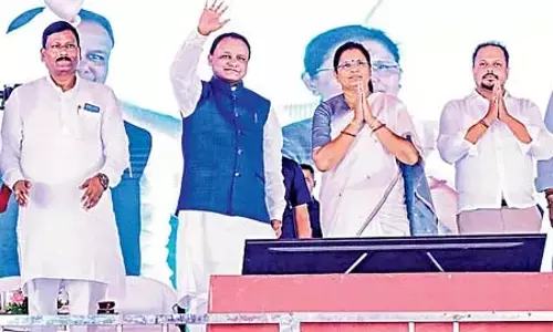 महिलाएं राज्य की प्रगति का पहिया है : CM Majhi