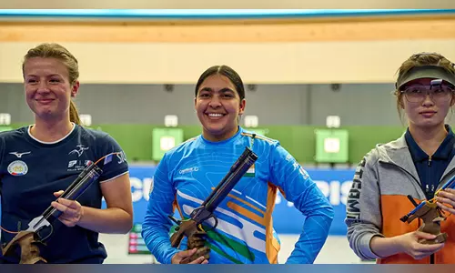 म्यूनिख में ISSF विश्व कप में सुरुचि सिंह ने महिलाओं की 10 मीटर एयर पिस्टल में स्वर्ण पदक जीता म्यूनिख में ISSF विश्व कप में सुरुचि सिंह ने महिलाओं की 10 मीटर एयर पिस्टल में स्वर्ण पदक जीता