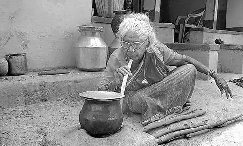 Tamil Nadu : लोक गायक कोल्लांगुडी करुपाई का निधन Tamil Nadu : लोक गायक कोल्लांगुडी करुपाई का निधन