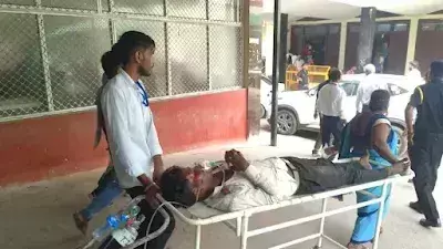 Prayagraj: श्रद्धालुओं से सफर तय कर रही पिकअप पलटी, 18 घायल