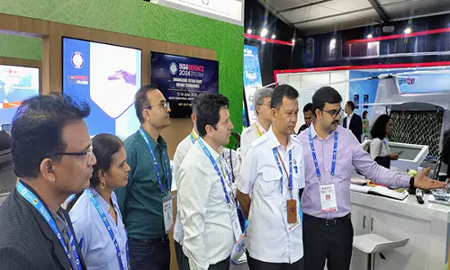 इंडोनेशियाई रक्षा अधिकारियों ने जकार्ता में इंडो डिफेंस प्रदर्शनी में इंडिया पैवेलियन और DRDO स्टॉल का दौरा किया