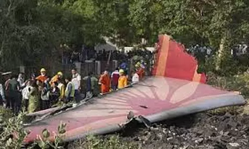 Prayagraj: विमान हादसे के शोक में भाजपा ने रैली और सभाएं रद्द कीं Prayagraj: विमान हादसे के शोक में भाजपा ने रैली और सभाएं रद्द कीं