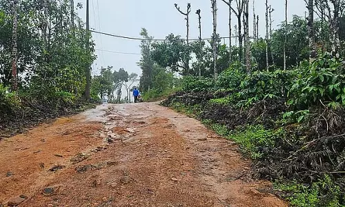 Karnataka : मुक्कोडलू के ग्रामीणों ने की बुनियादी ढांचे के प्रावधान की मांग