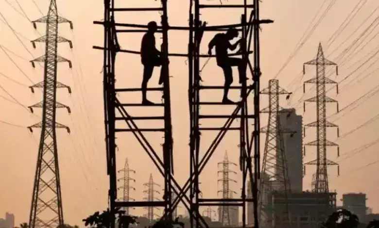 Ghaziabad: अघोषित बिजली कटौती से नाराज लोगों ने बिजलीघर पर प्रदर्शन किया Ghaziabad: अघोषित बिजली कटौती से नाराज लोगों ने बिजलीघर पर प्रदर्शन किया
