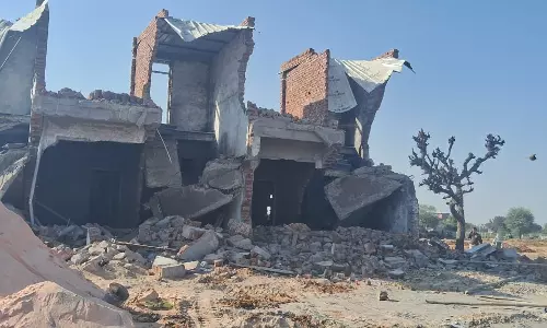 Ghaziabad: अवैध कॉलोनी का भंडाफोड़, 34 बीघे भूमि पर की गई बसावट ढहाई गई Ghaziabad: अवैध कॉलोनी का भंडाफोड़, 34 बीघे भूमि पर की गई बसावट ढहाई गई