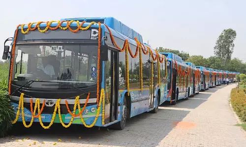 दिल्ली में पीएम संग्रहालय से युद्ध स्मारक तक एसी ई-बस यात्रा शुरू दिल्ली में पीएम संग्रहालय से युद्ध स्मारक तक एसी ई-बस यात्रा शुरू