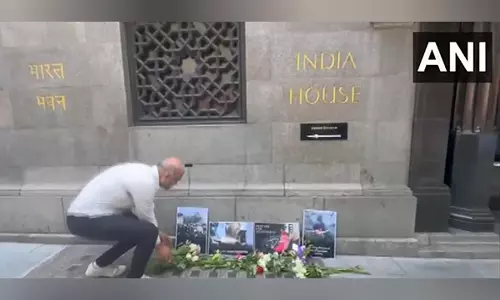 London: अहमदाबाद विमान दुर्घटना में मारे गए लोगों को भारतीय समुदाय ने श्रद्धांजलि दी