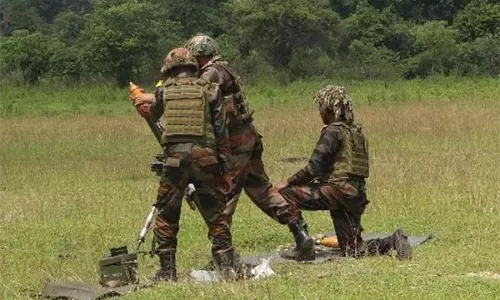 Assam राइफल्स ने दर्रांगा फील्ड फायरिंग रेंज में प्रमुख सहायक हथियारों से फायरिंग की