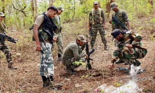 सुंदरगढ़ में नक्सल अभियान के दौरान IED विस्फोट, CRPF जवान शहीद सुंदरगढ़ में नक्सल अभियान के दौरान IED विस्फोट, CRPF जवान शहीद